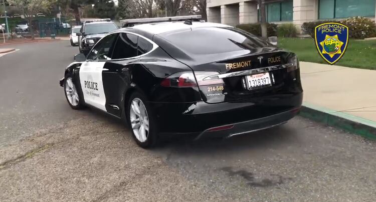 patrulla, un Tesla Model S 85 2014, se quedó sin batería para continuar con la persecución a alta velocidad de un delincuente. (Foto: Facebook)