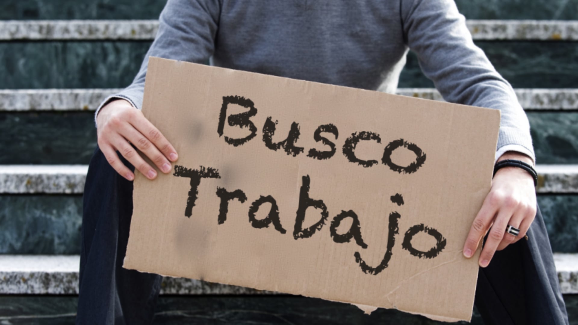 Miles de personas dejaron de buscar empleo en el último año.