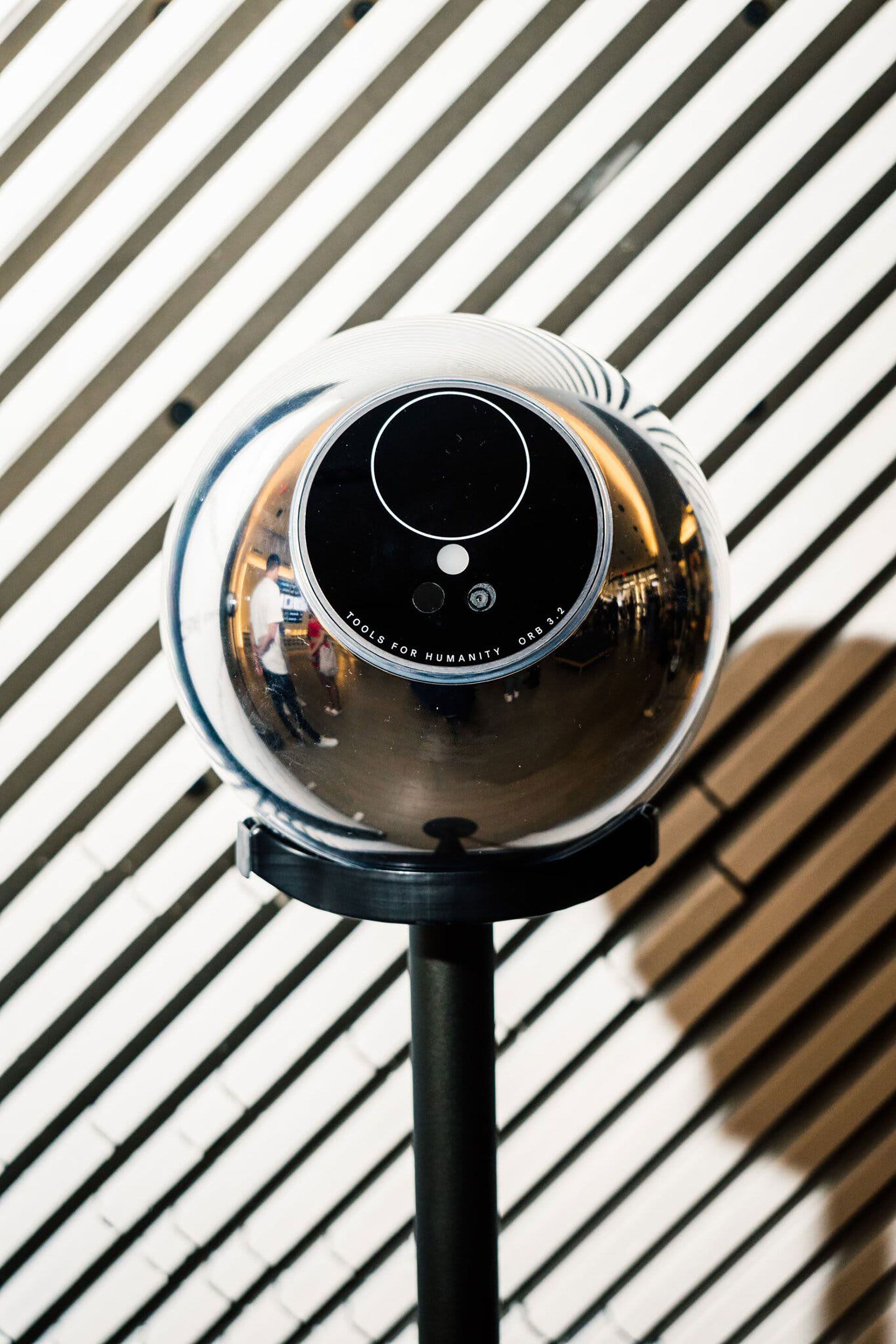 Un orbe de Tools for Humanity, la empresa detrás de Worldcoin