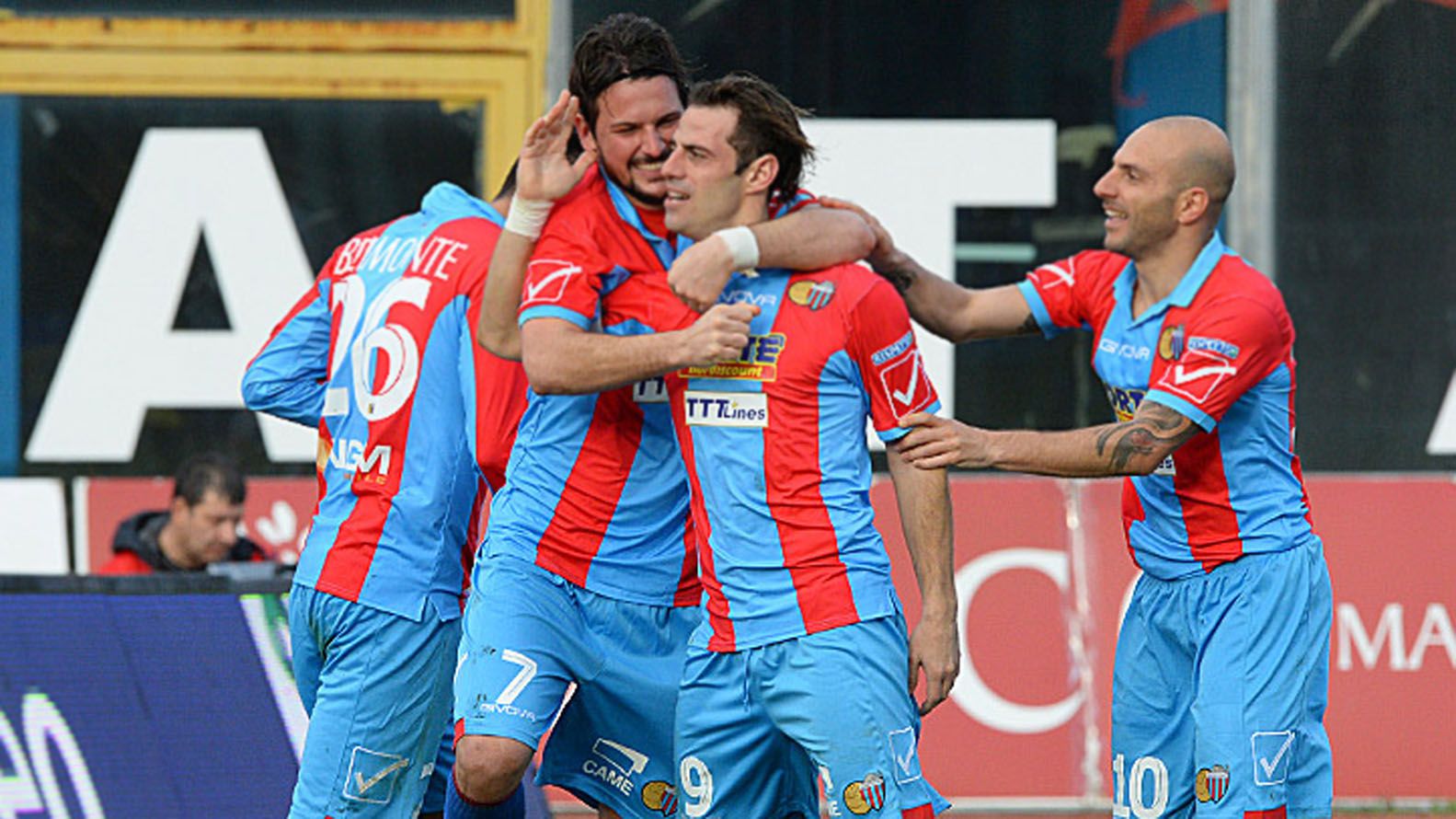 Conmoción en el fútbol italiano: desapareció el Catania, primer club que  dirigió Diego Simeone en Europa - Infobae, image size:1583x890