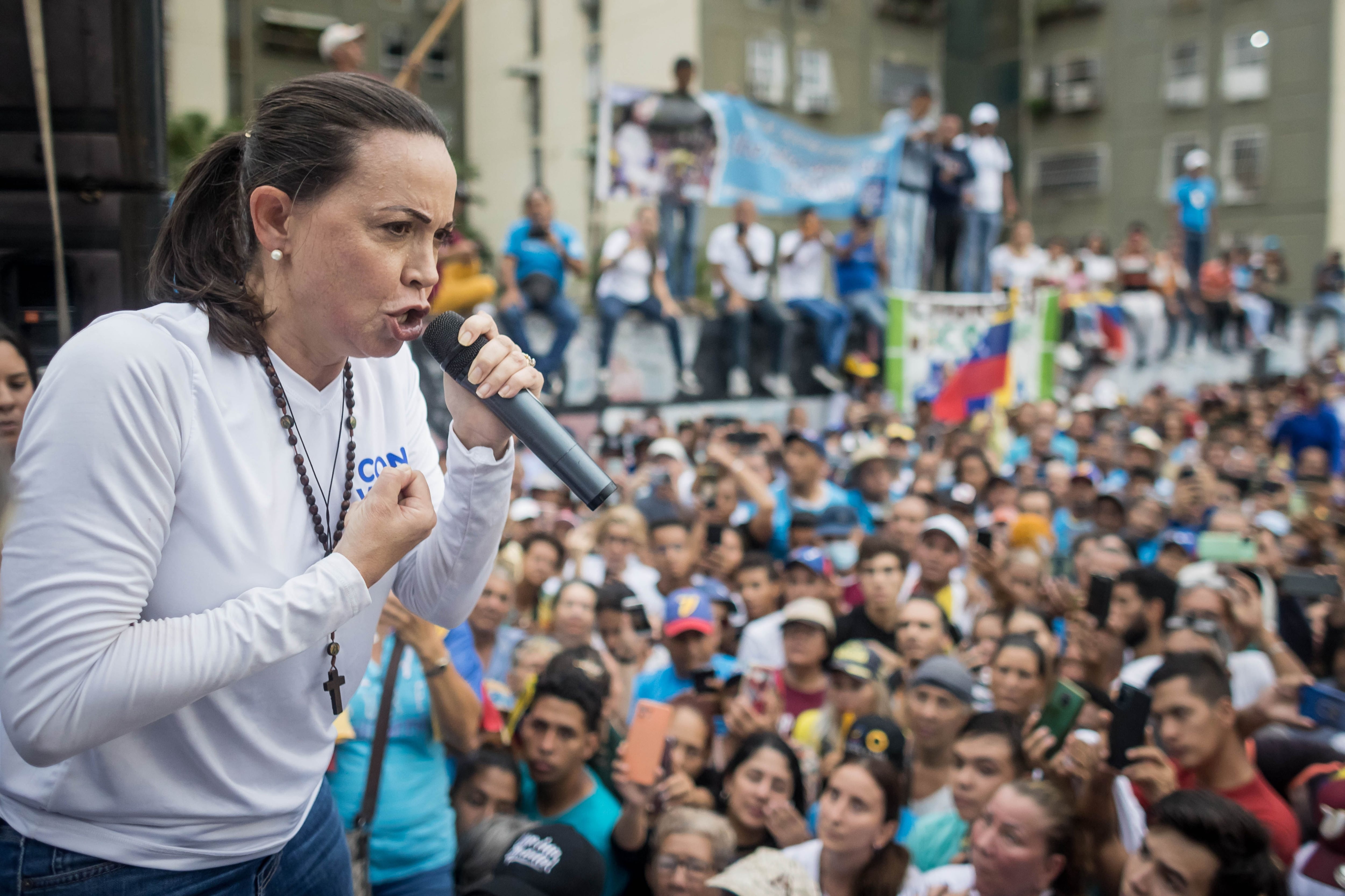 Otros candidatos de la primaria están también inhabilitados, como María Corina Machado, amplia favorita, y Freddy Superlano, que entró en la carrera tras la huida de Juan Guaidó a Estados Unidos. (EFE/ Miguel Gutiérrez)
