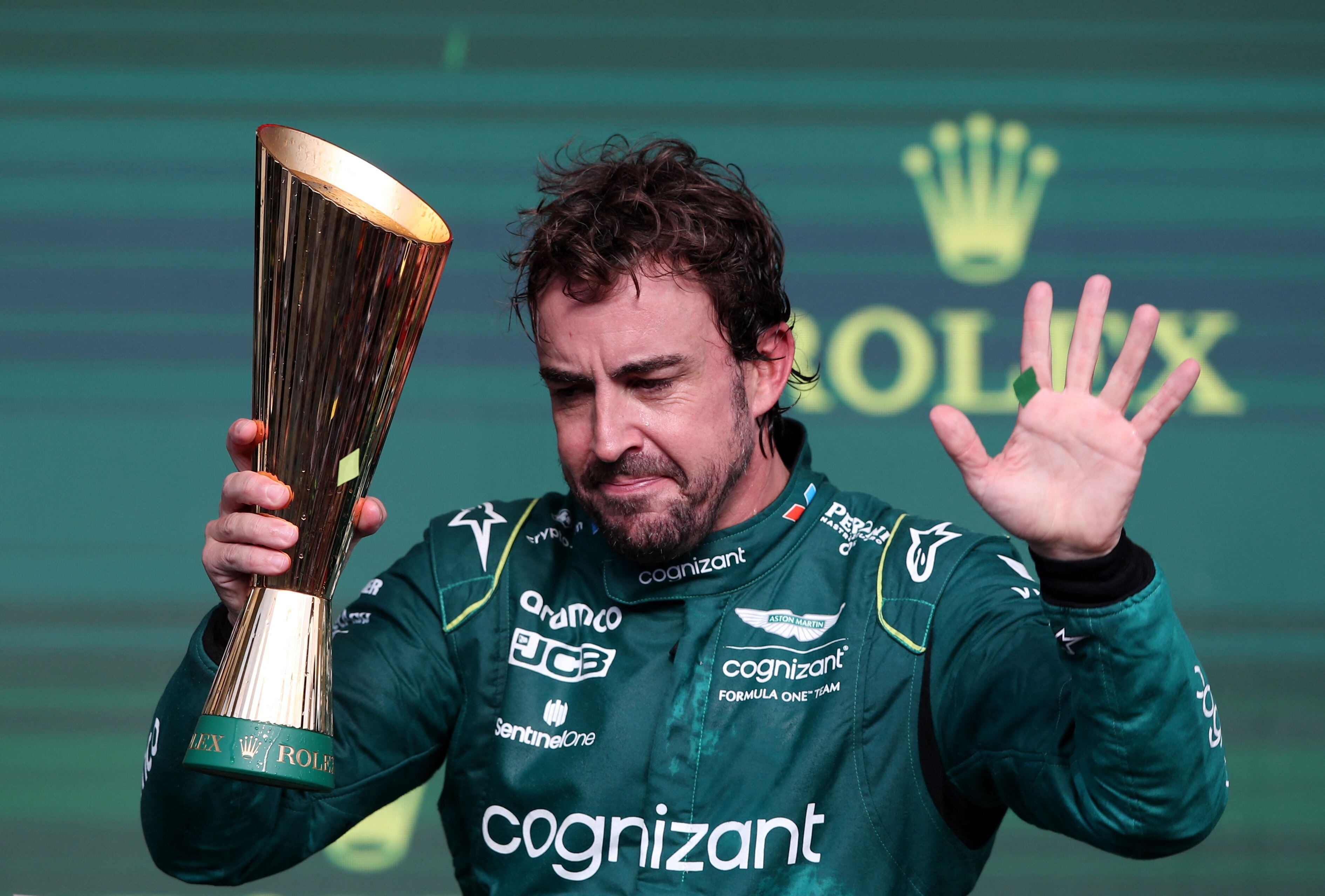 Alonso en el podio de Brasil (REUTERS/Amanda Perobelli)