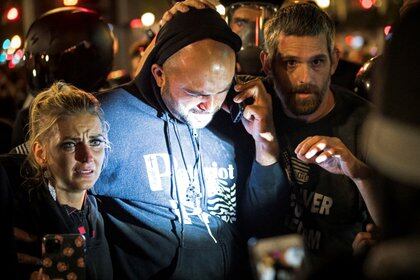 Joey Gibson, líder de Patriot Prayer, en la escena del tiroteo.  (REUTERS/Mathieu Lewis-Rolland)
