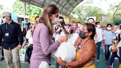 La Vicepresidenta Marta Lucía Ramírez durante su visita a las comunidades indígenas del Vaupés.  Foto- Vicepresidencia