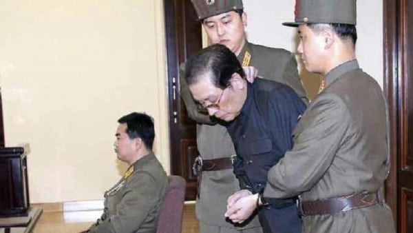 El influyente tío de Kim Jong-un durante su juicio