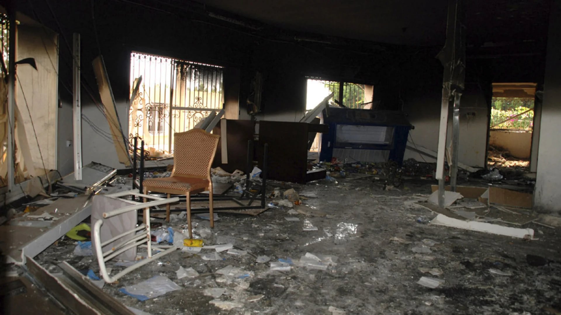 Así quedó una de las dependencias del consulado estadounidense en Bengasi atacado en 2012. (AP)