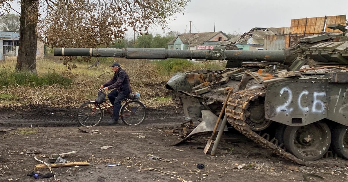 Russian commanders abandoned Kherson and left their forces at the mercy of a Ukrainian counterattack