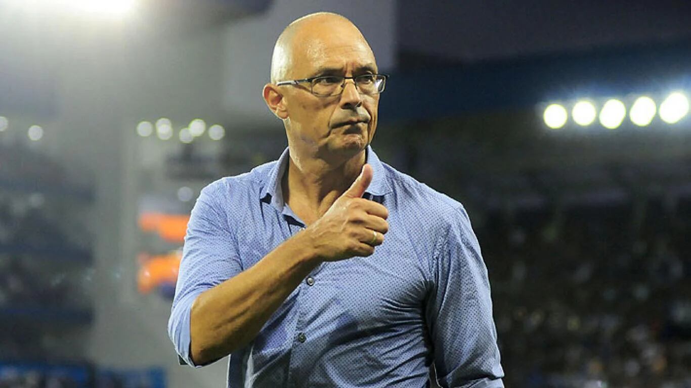 Uruguayan coach Alfredo Arias spoke about the constant loss of time in Colombian Professional Soccer - AP credit.