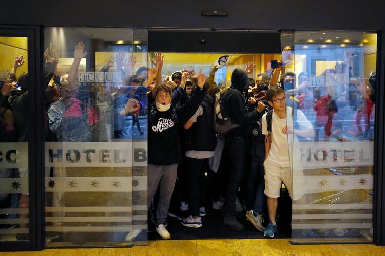 Se esperaba que las protestas de este viernes sean masivas (AFP)