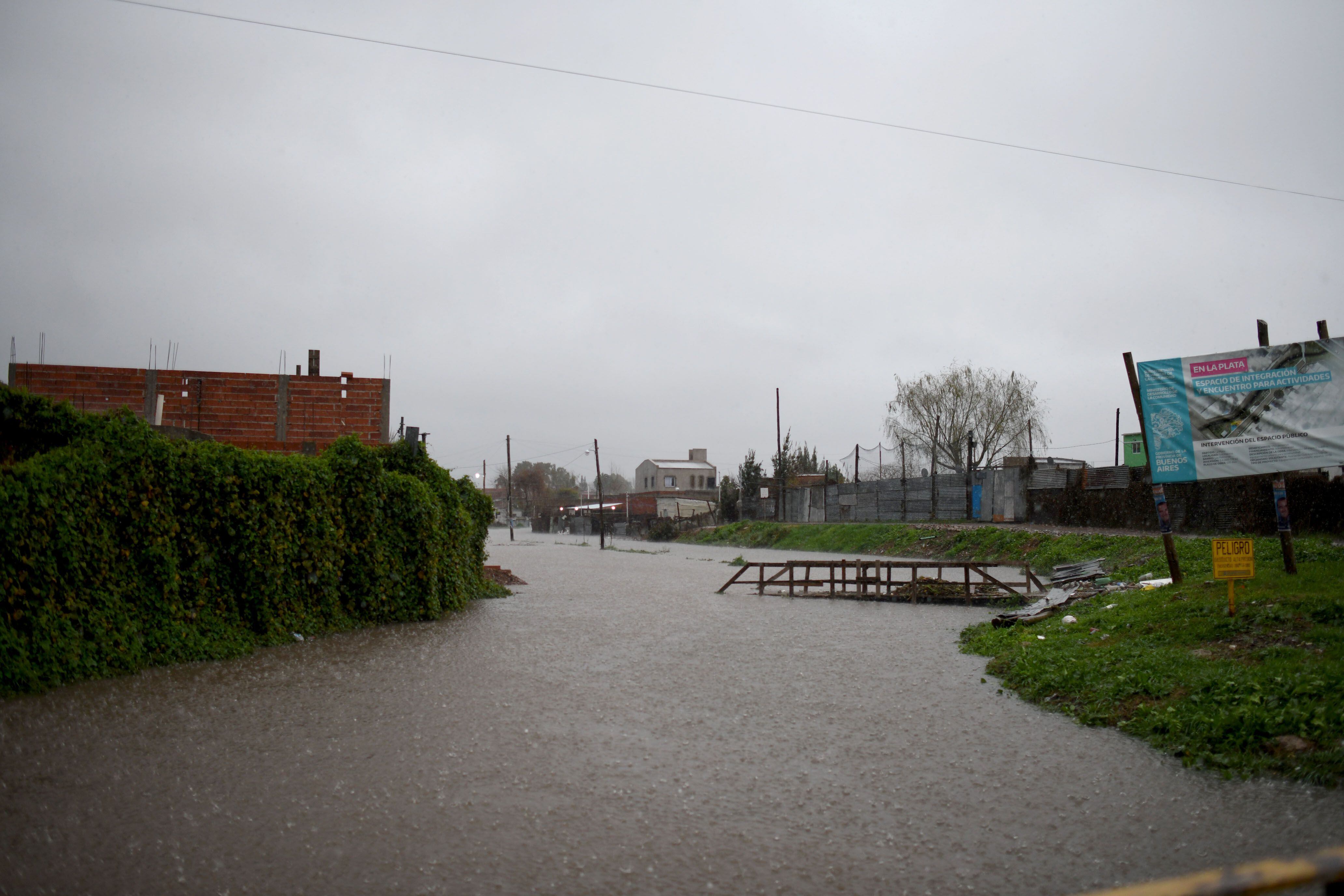 Las lluvias persisten desde la madrugada. (Foto: Aglaplata)