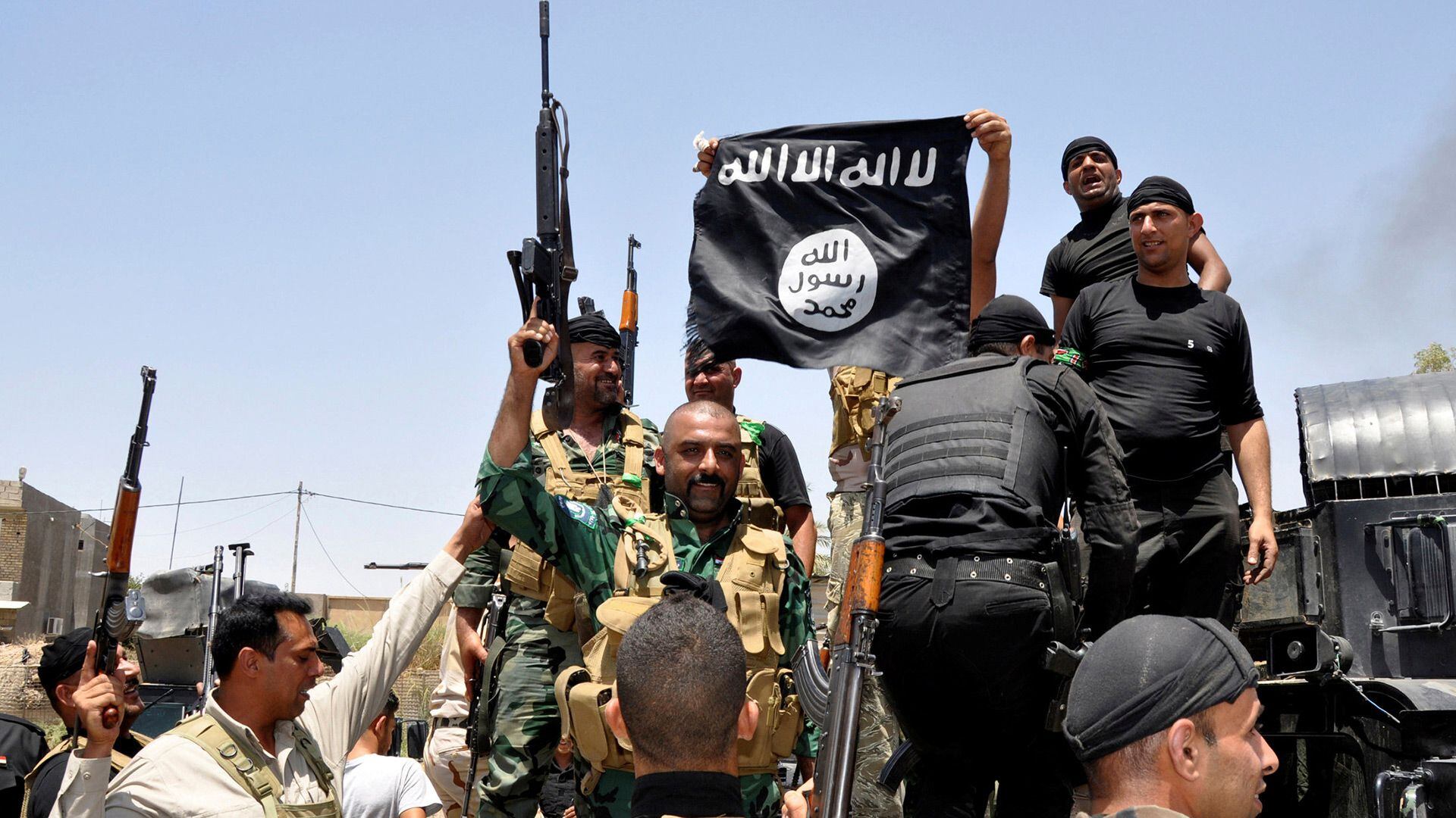 Estado Islámico (ISIS), el grupo militante que alguna vez buscó el control de zonas de Irak y Siria, se atribuyó la responsabilidad del ataque, dijo el canal Telegram del grupo (REUTERS/Stringer/File Photo)
