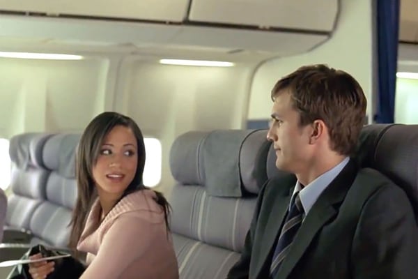 En la comedia romántica de 2005 “A Lot like Love” compartió una escena en un avión con Ashton Kutcher, y su personaje aparece en los créditos finales como “Hot girl” (Chica sexy)