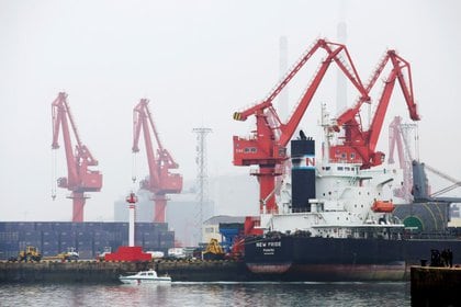 Un petrolero en el puerto de Qingdao, provincia de Shandong, China, 21 abril 2019.
REUTERS/Jason Lee