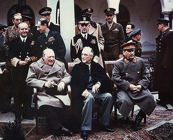 Winston Churchill, Franklin D. Roosevelt y Joseph Stalin en Yalta, en 1945