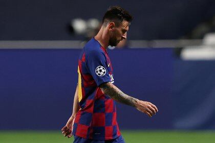 El equipo de Lionel Messi recibió una goleada histórica y fue eliminado de la Champions League (REUTERS/Rafael Marchante/Pool)