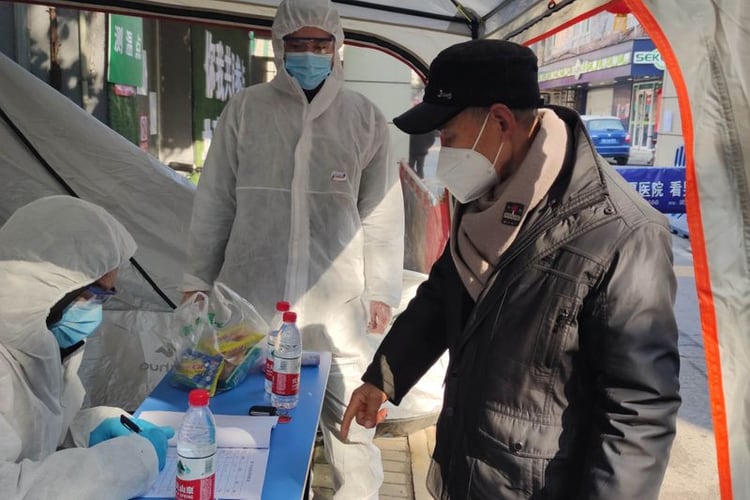 Los países no se preparan para defender las enfermedades infecciosas del mismo modo que hacen con otras amenazas a la seguridad nacional, advirtieron dos expertos. (China Daily via REUTERS)