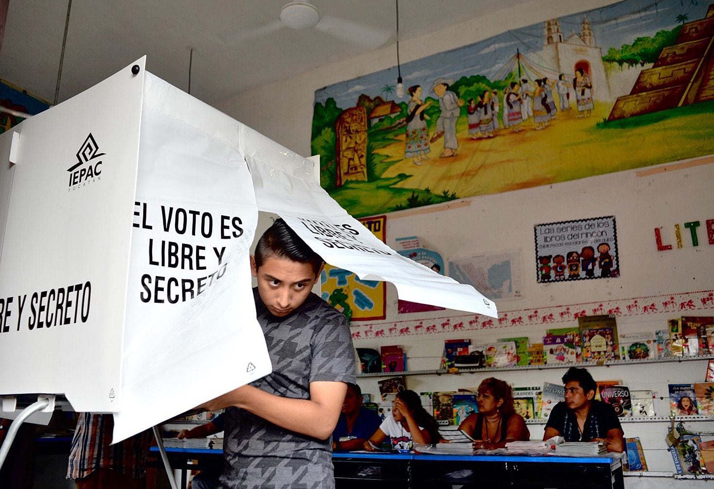 Unos 4,4 millones de votantes acudir&#225;n este domingo a las urnas en los estados mexicanos de Coahuila y de Hidalgo para renovar 109 cargos p&#250;blicos tras siete meses de aplazamiento por la pandemia de la covid-19. EFE/Cuauht&#233;moc Moreno/Archivo
