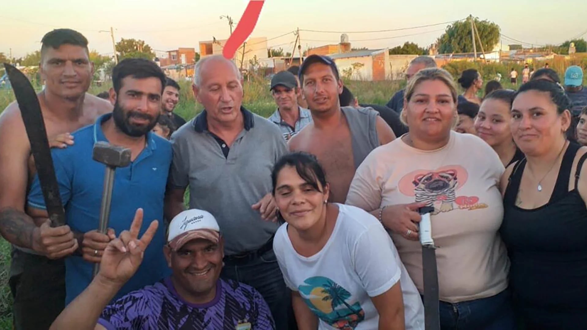 Vecinos de Zárate denuncian a un concejal del FdT y dirigente del Movimiento Evita por instigarlos a usurpar tierras 