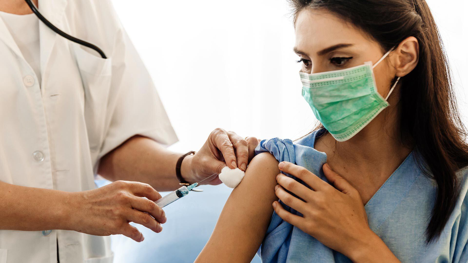 Cómo funcionan las 4 vacunas desarrolladas para prevenir el HPV - Infobae