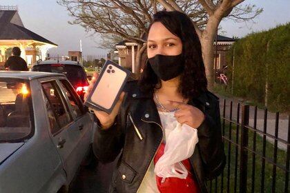 ¿Rocío Luna o Reylane Moreira?  Esta es la joven que compró un iPhone 11 y pagó en efectivo