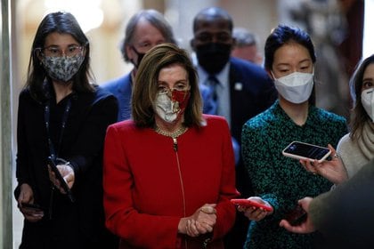 La presidenta de la Cámara de Representantes de los Estados Unidos, Nancy Pelosi, se dirige a la prensa en Capitol Hill, Washington, EE. UU., 3 de diciembre de 2020 (REUTERS / Tom Brenner)