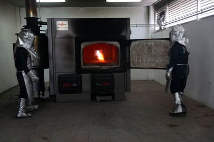 En junio y julio, en promedio 550 personas fallecieron por coronavirus (Foto: EFE/ Sáshenka Gutiérrez)
