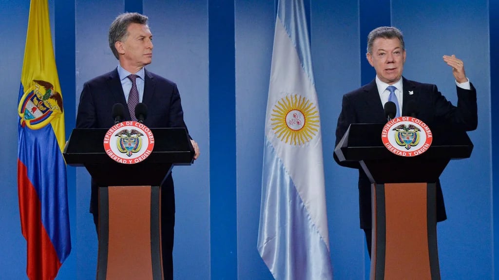Macri y Santos se mostraron preocupados por la situación que atraviesa Venezuela