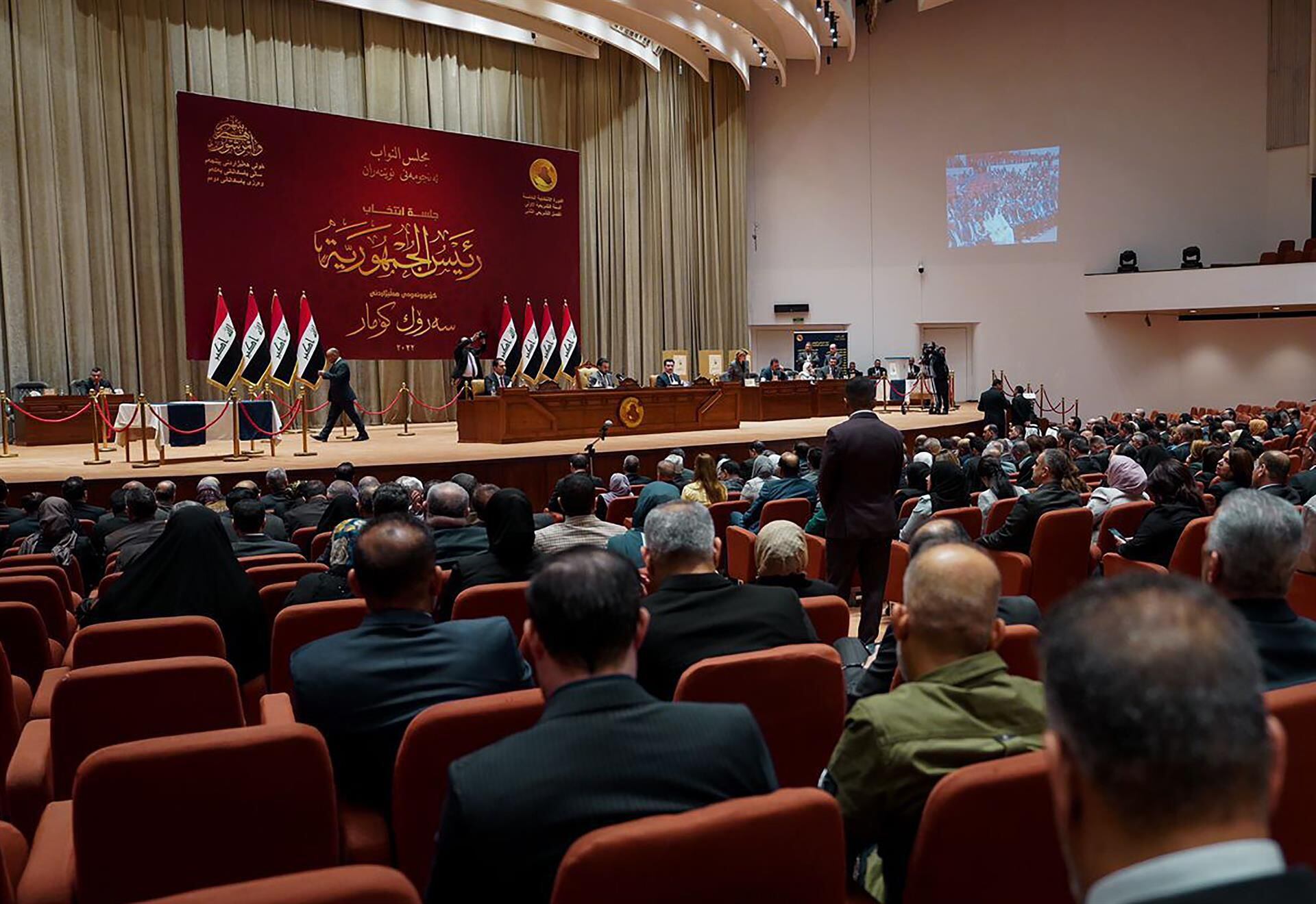 Parlamentarios iraquíes llegan a las manos en una nueva sesión fallida para intentar elegir a su presidente