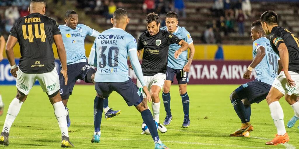 Banfield despide a Cvitanich ante Universidad Católica de Ecuador en un duelo clave por la Sudamericana: hora, TV y formaciones