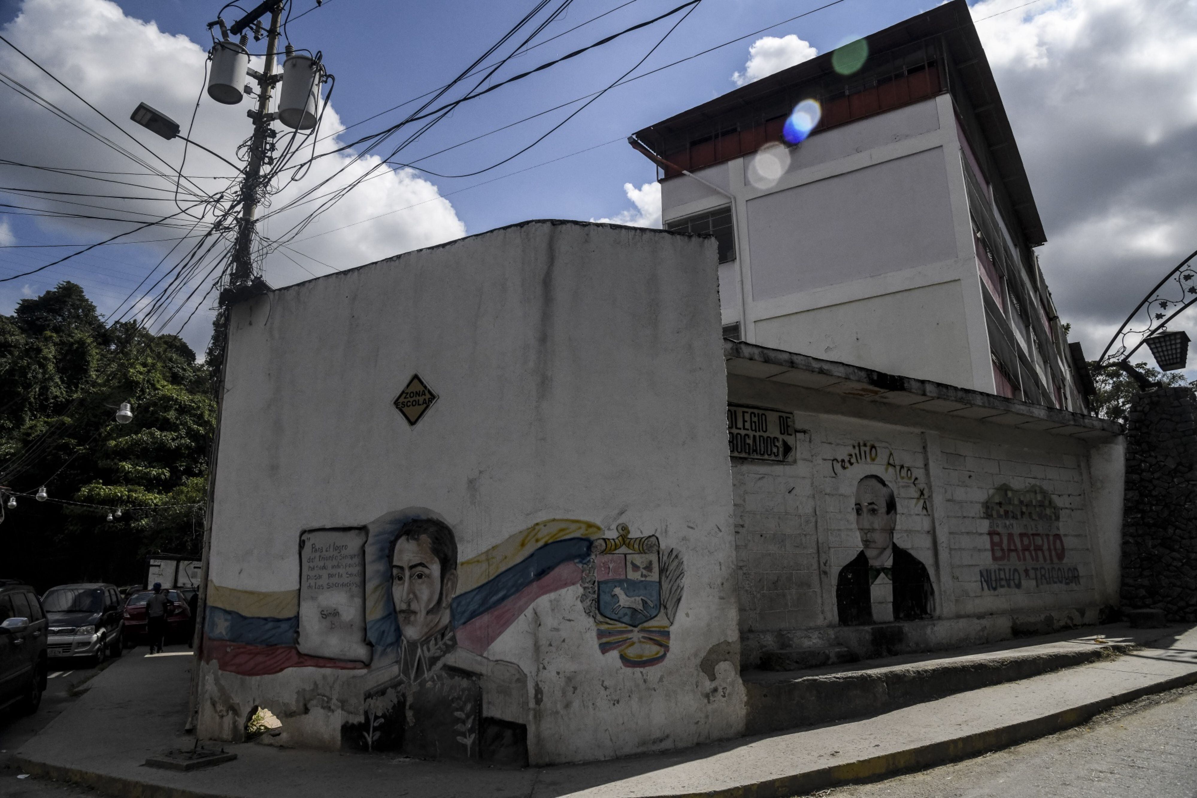 La fachada exterior de la escuela Cecilio Acosta (Bloomberg)