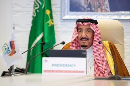 Saudi King Salman bin Abdulaziz gives a virtual speech during an opening session of the 15th annual G20 Leaders' Summit in Riyadh, Saudi Arabia, November 21, 2020. Bandar Algaloud/Courtesy of Saudi Royal Court/Handout via REUTERS ATTENTION EDITORS - THIS PICTURE WAS PROVIDED BY A THIRD PARTY