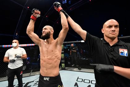 UFC: lo apodan el “nuevo Khabib” y derrotó a su rival con un brutal KO a los 17 segundos de pelea

Foto via USA TODAY Sports