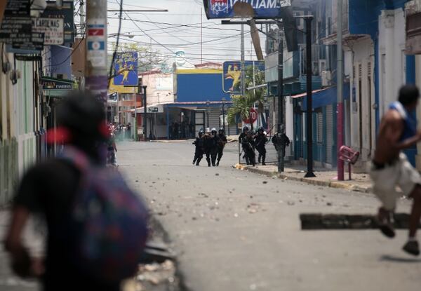 La policía del régimen a reprimido brutalmente al pueblo. (AFP PHOTO / DIANA ULLOA)