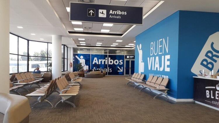“Aerolíneas Argentinas permitirá a los pasajeros cambiar sus reservas para un vuelo anterior o posterior así como también la posibilidad de hacerlo a vía Madrid en la fecha prevista del viaje”, destacó la compañía.(Prensa Ministerio de Transporte)