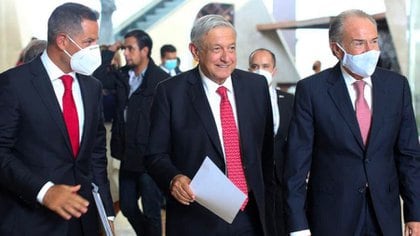 El presidente de México, Andrés Manuel López Obrador, lució sin cubrebocas. (Foto: Conago)