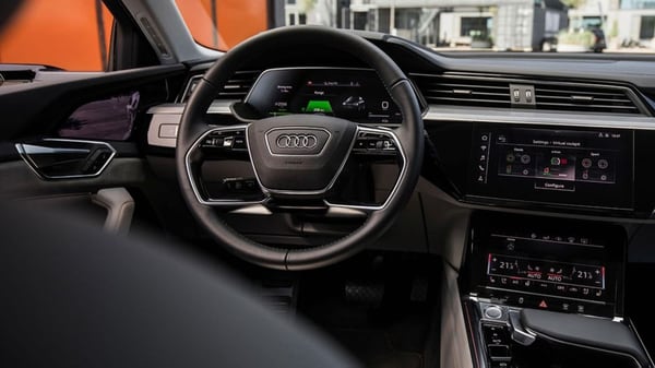 El volante del SUV e-tron (Audi)