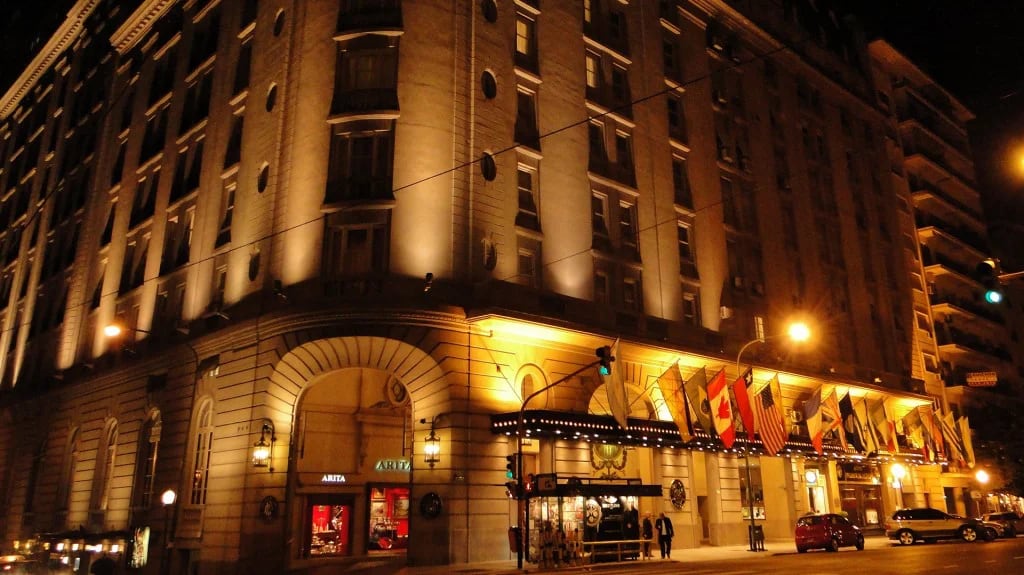 La Bourgogne se ubica en el Alvear Palace Hotel, pleno corazón de Recoleta