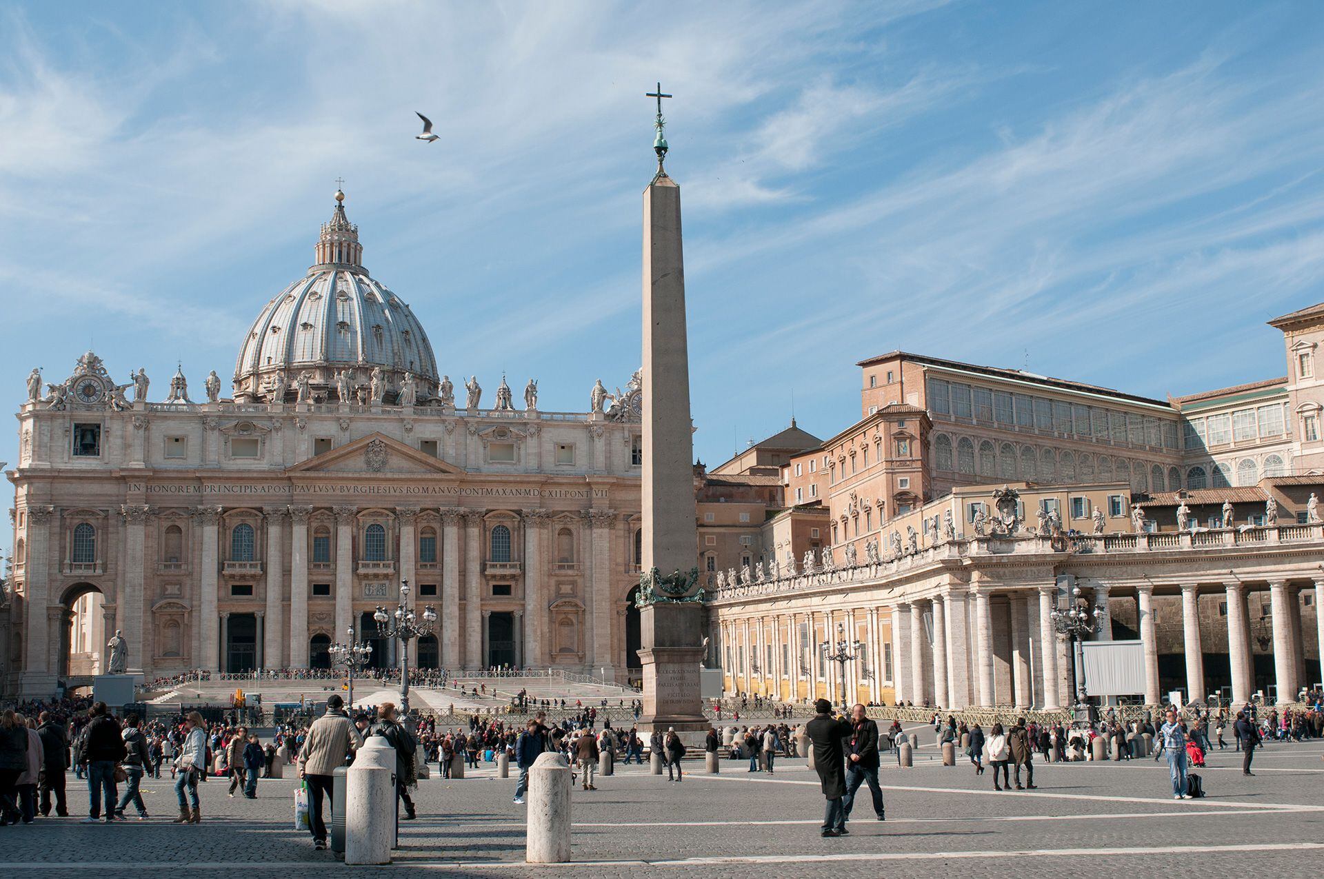 Columnata de Plaza de San Pedro en el Vaticano