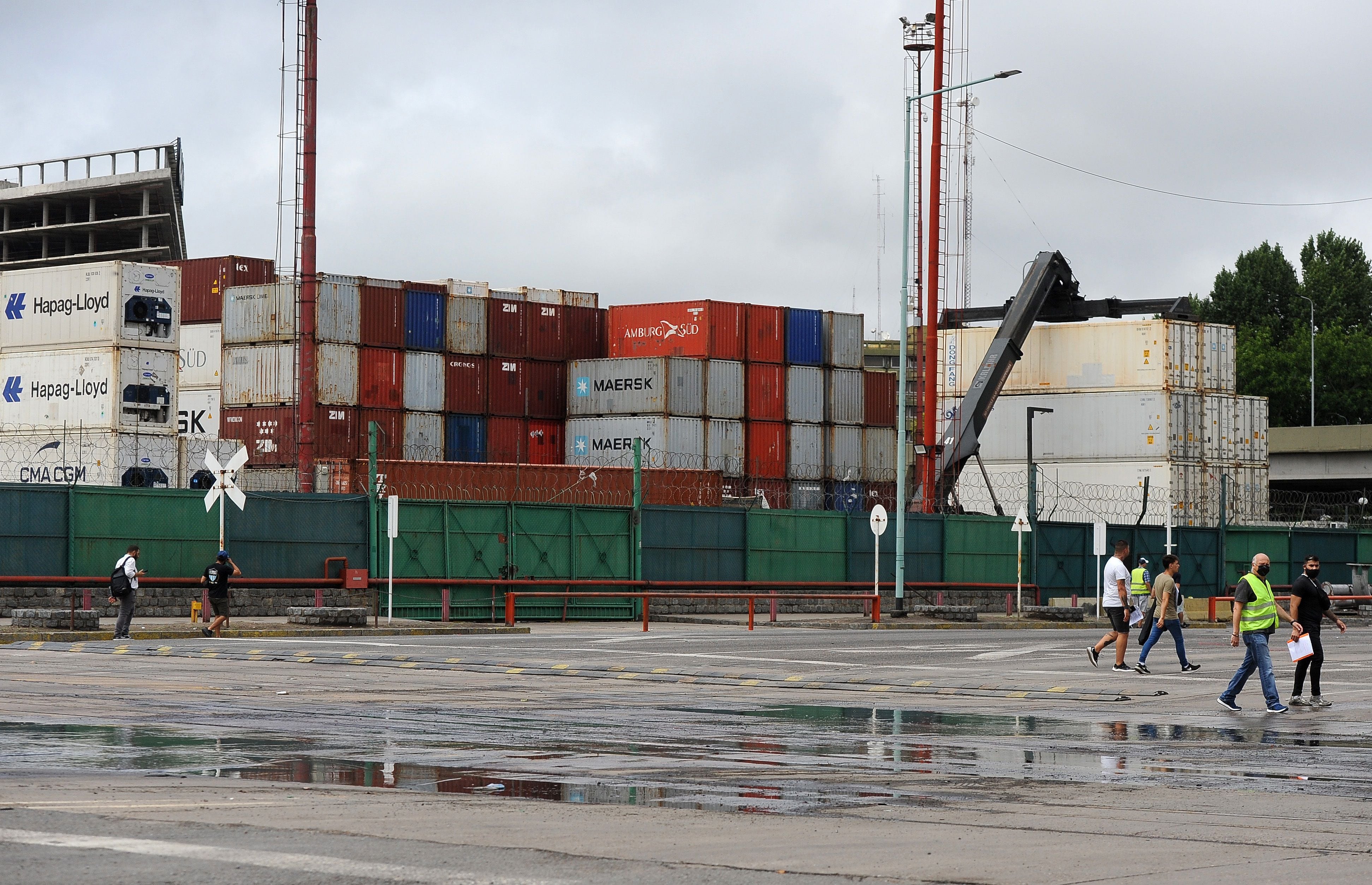 Las políticas predominantemente proteccionistas fueron llevando a un sostenido cierre de la economía, al punto de caer la participación en el comercio mundial a mínimos históricos de 0,3 por ciento (EFE)
