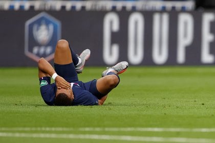 Preocupa la lesión de Kylian Mbappé (COVID-19)  REUTERS/Christian Hartmann