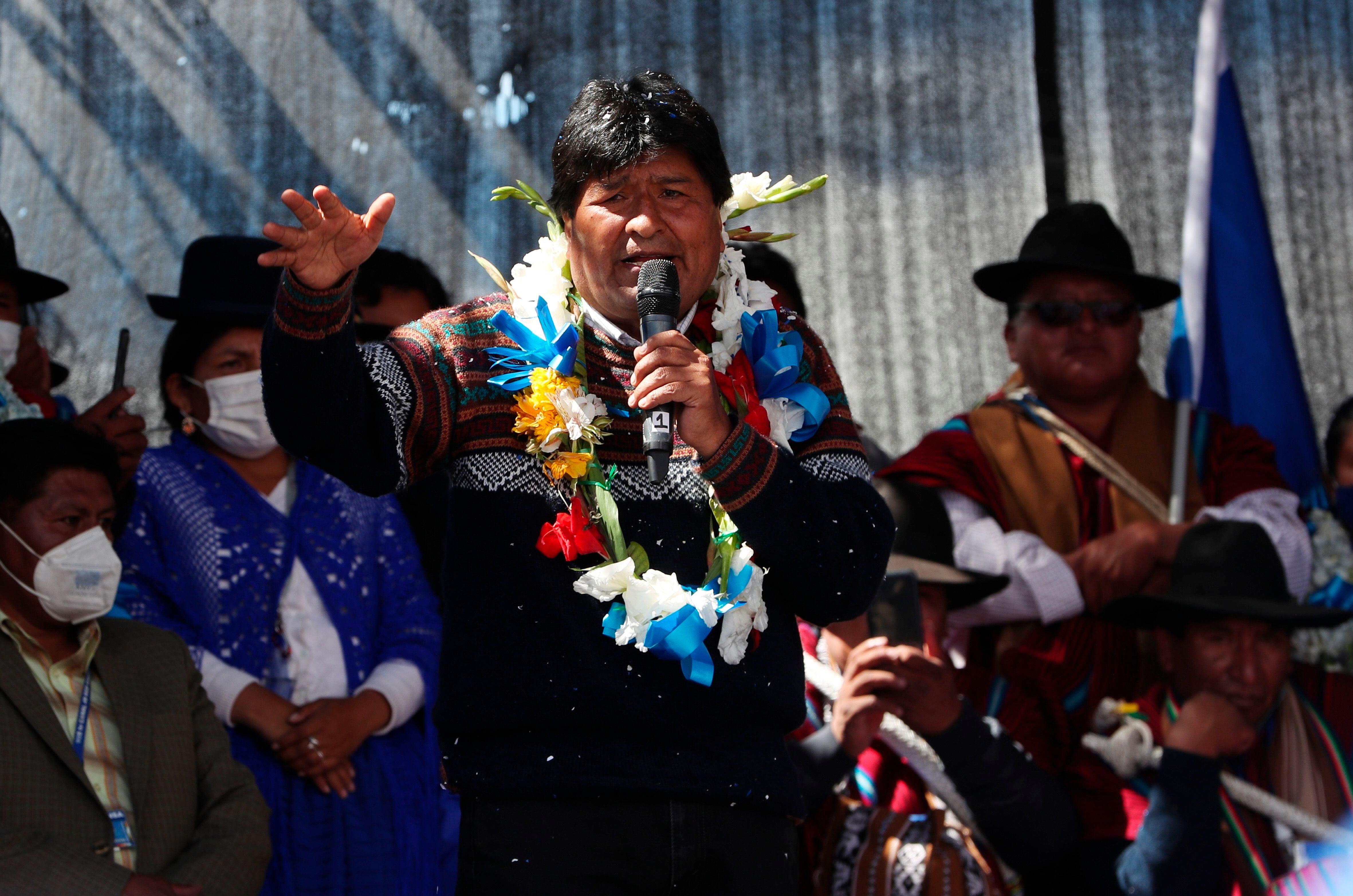 Evo Morales hizo campaña por los candidatos del MAS y alertó sobre los 
