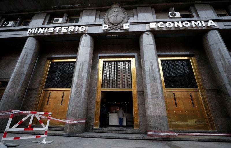 El Gobierno desacelera el ritmo del gasto para cumplir la meta fiscal del acuerdo con el Fondo. REUTERS/Agustin Marcarian