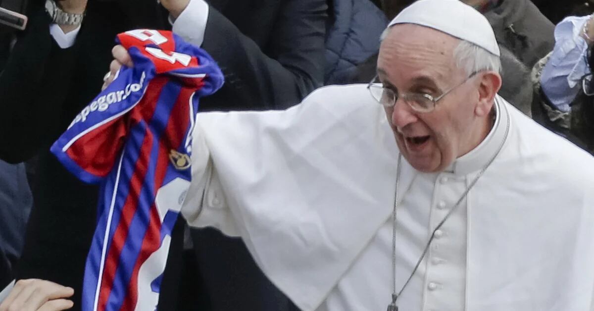 Between passion and divinity: Francisco, the “pope of football” who carries San Lorenzo in his heart