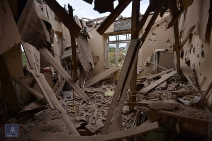 Casa destruida en bombardeo por fuerzas azerbaiyanas (Reuters)