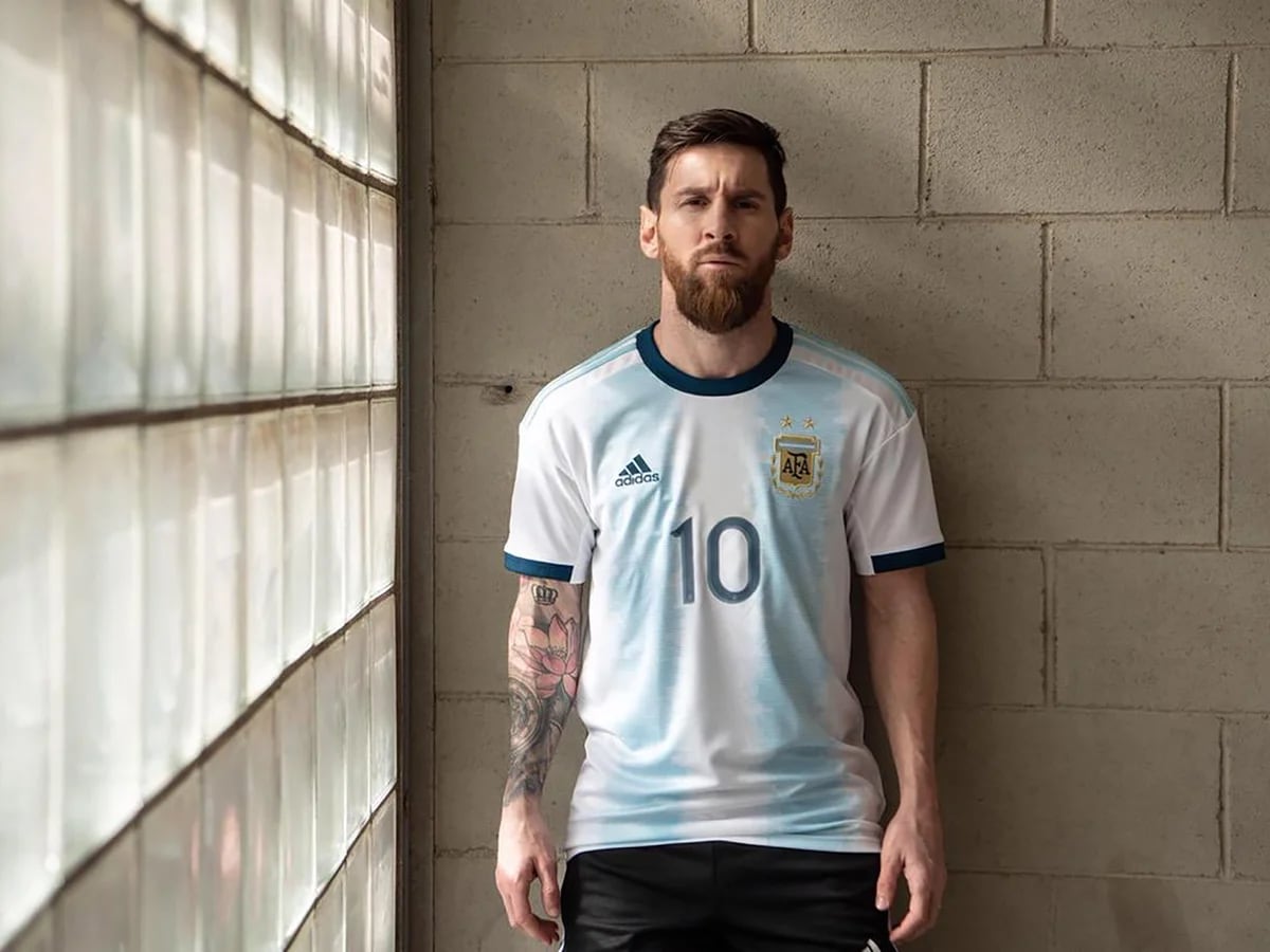 Así es la nueva camiseta usará la selección argentina en la América Infobae