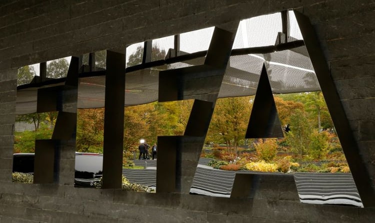 La FIFA ha comunicado que planea aplazar los partidos de las Eliminatorias Asiáticas para el Mundial de Qatar 2022 por el coronavirus (REUTERS)