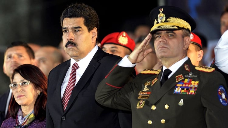 Nicolás Maduro y Vladimir Padrino (AFP)