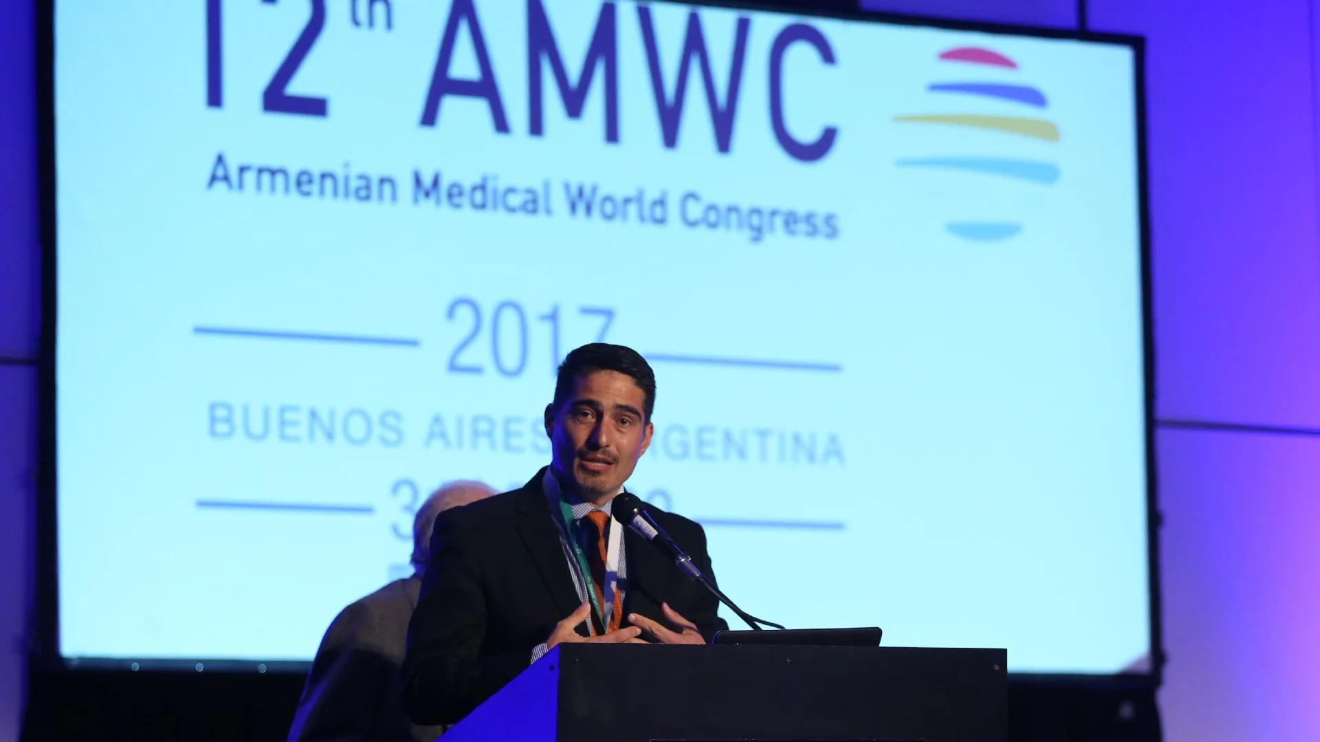 Vicken Sepilian, presidente la edición número once del Congreso de Profesionales de la Salud Armenios, realizado en Los Ángeles en 2013
