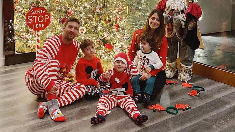 Lionel Messi junto a su familia en pleno festejo de la Navidad (@antonelaroccuzzo)
