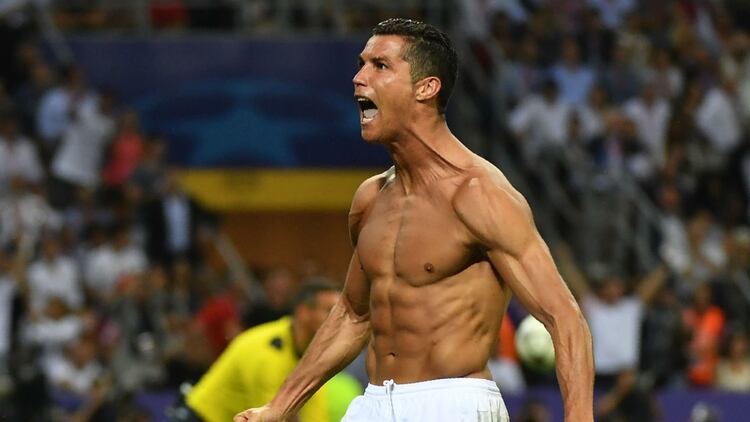 Cristiano Ronaldo se habría sometido a un tratamiento para remarcar sus abdominales